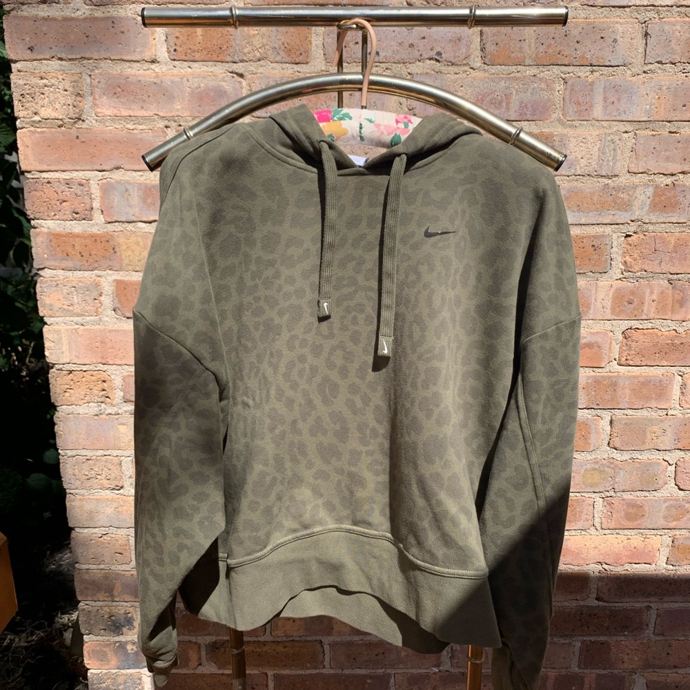 Women's Nike Semi-Cropped Hoodie, size Medium